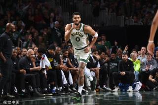 青年攀岩者 青年攀岩者